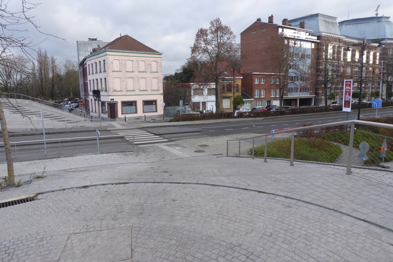 1-05 Mons et la Wallonie travaillent au noir pour les cyclistes 1611