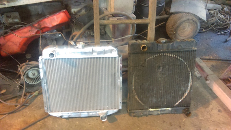 radiator - 67-70 Mustang/Cougar aluminum radiator V8 left inlet right outlet will fit a 1966 G10 van Imag0011