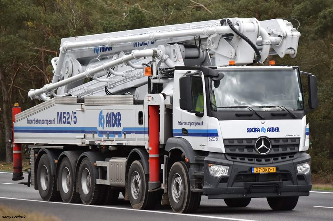 Pompes a beton + Camions malaxeur (Camions Toupie) - Page 4 Smart658