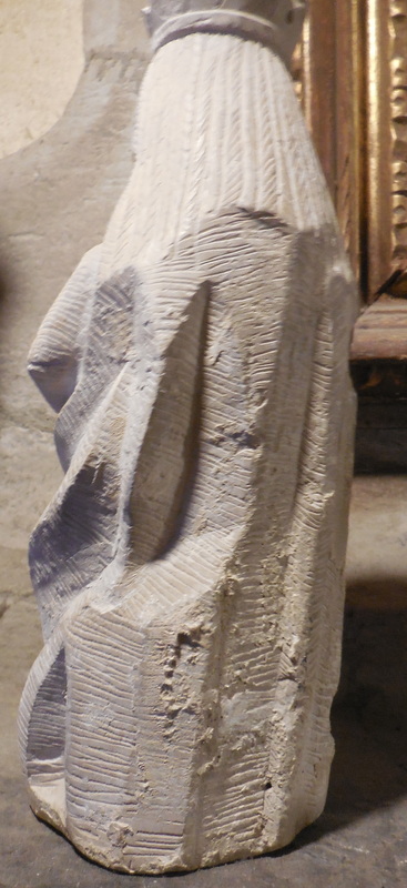 vierge en pierre calcaire Dscn0220