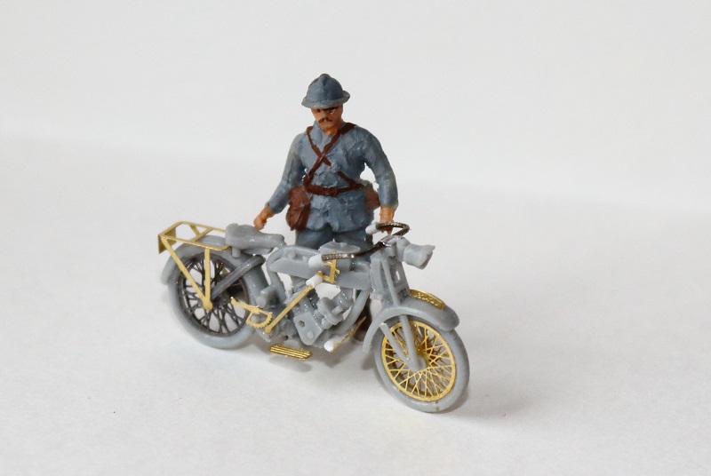 Véhicules et personnels pour dioramas « première guerre » au 72ème.(la moto Clyno) Img_2312