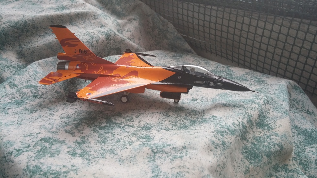 [Revell] F-16 Mlu "Solo Display" 1/72 11825710