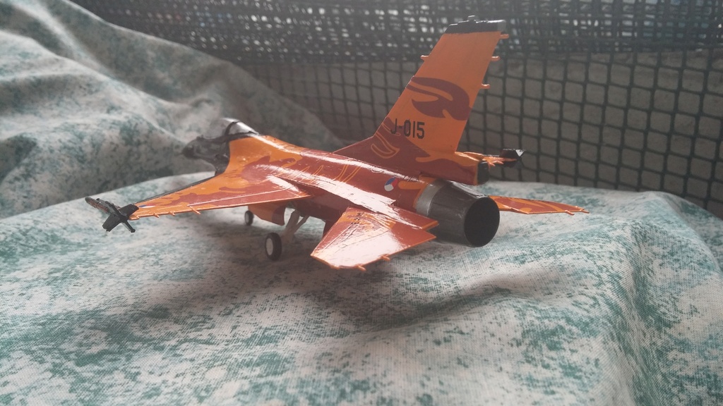 [Revell] F-16 Mlu "Solo Display" 1/72 48406110