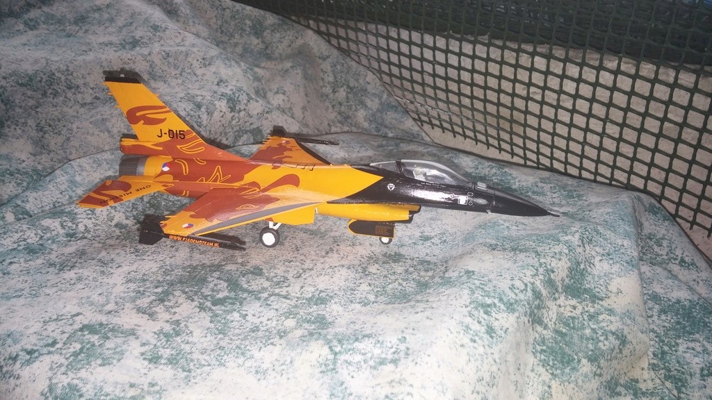[Revell] F-16 Mlu "Solo Display" 1/72 56855610