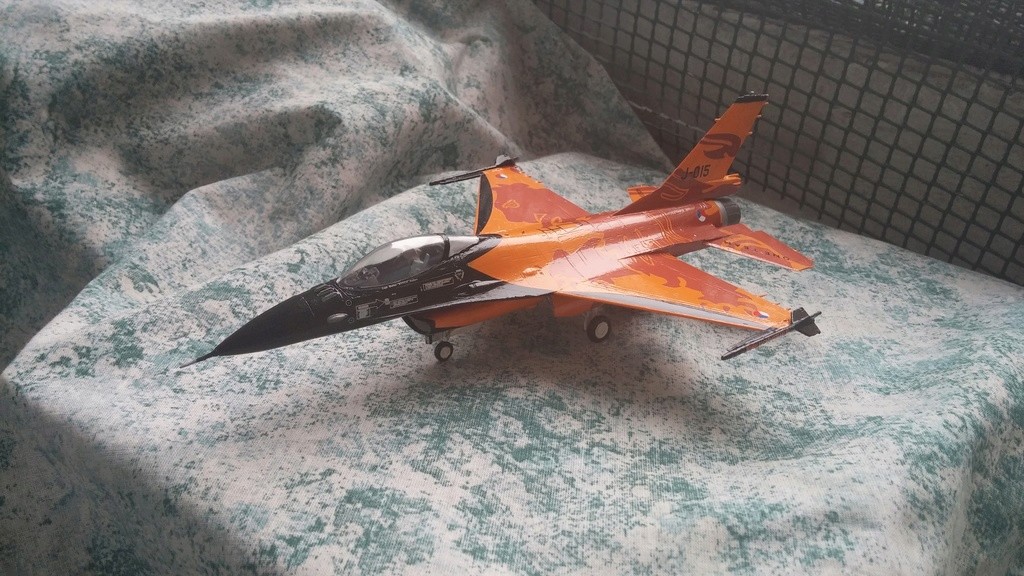 [Revell] F-16 Mlu "Solo Display" 1/72 82860310