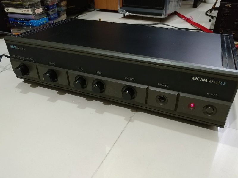 A&R Cambridge Arcam Alpha England Stereo Integrated Amplifier