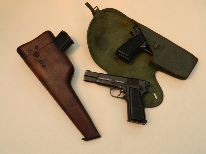 Pistolet  Browning GP No1 MK I* de fabrication canadienne et la crosse en bois Dscn1410