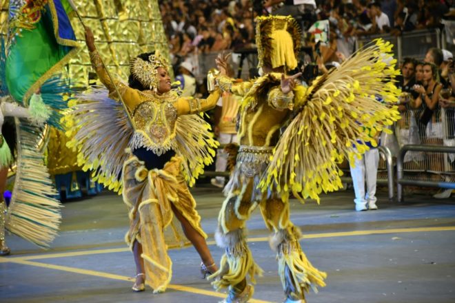 Le carnaval de Rio bat son plein, place aux écoles de samba A8e28210