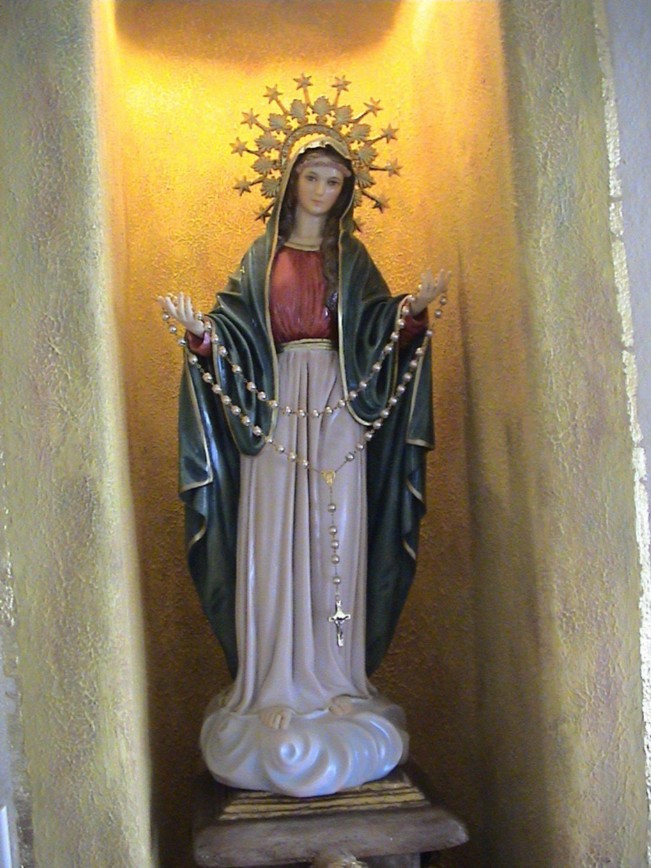 Les apparitions de la Très Sainte Vierge Marie dans le monde El_caj10