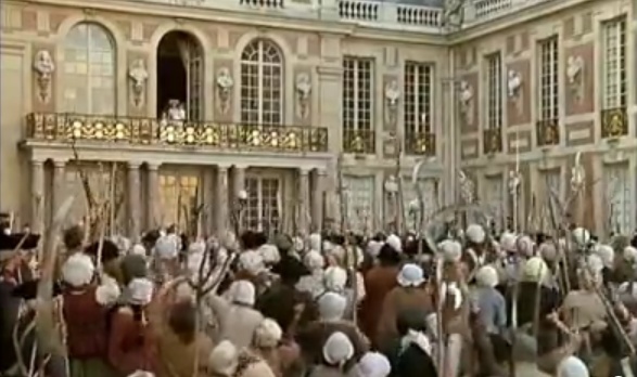 06 octobre 1789: Le balcon de la Cour de Marbre Versai12