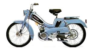 NOSTALGIE..Vous avez commencé avec quoi ?.....qu'elle était votre 50 cm3 - Page 2 Bleue10