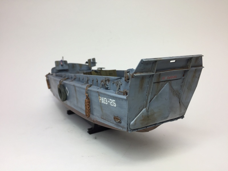 LCM (landing craft) Trumpeter 1/35 et LCVP (landing craft vehicle personal) Italeri 1/35 Img_5920