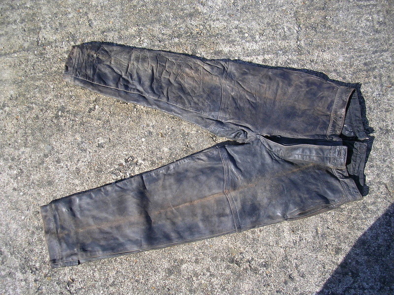 pantalon cuir très ancien à estimer (aéronautique, pompier ww1 ?) Dscn8671