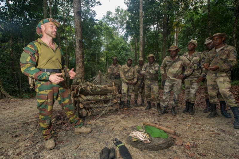 Armée du Gabon - Page 5 3612