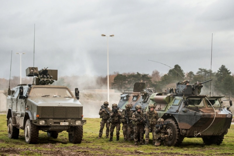 Armée Française / French Armed Forces - Page 17 4841