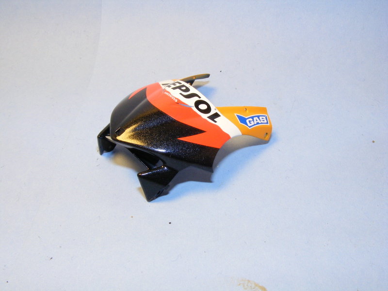 [TAMIYA] HONDA RC211V pilote PEDROSA 2006 1/12ème Réf 14106 Dscf1027