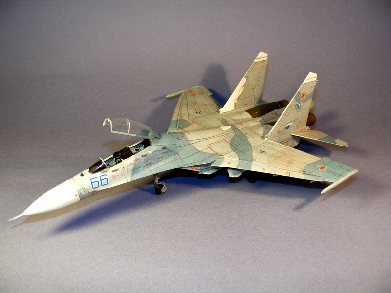 SUKHOI Su-27 UB FLANKER Réf 80371 - Page 3 Dscf1074