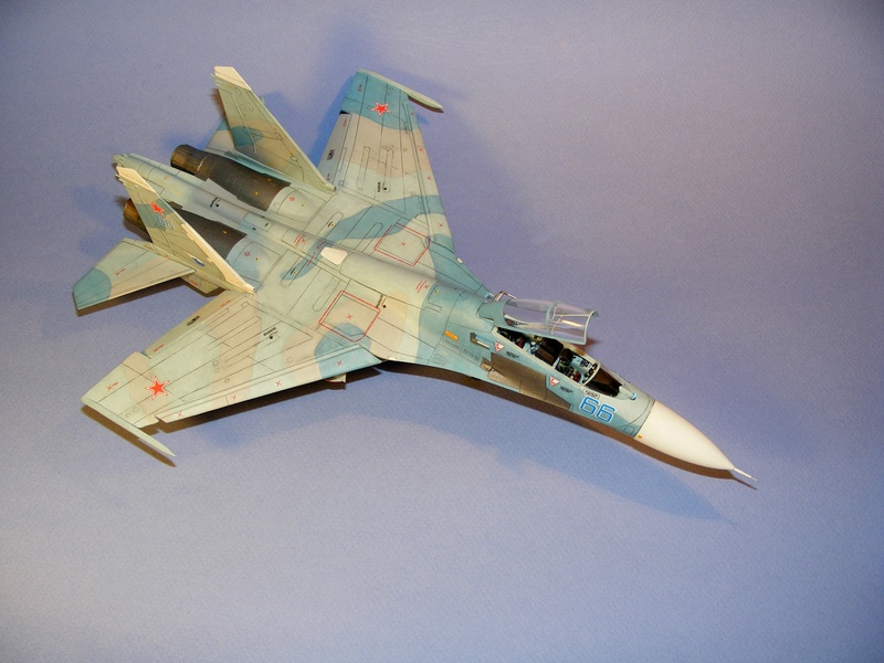 SUKHOI Su-27 UB FLANKER Réf 80371 - Page 3 Dscf1083