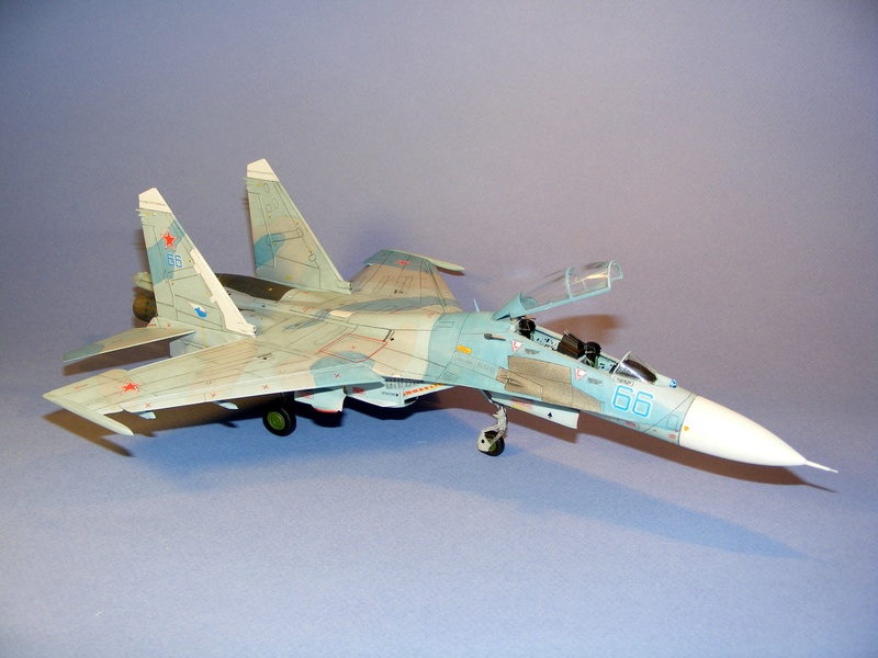 Sukhoi SU27 UB Heller 1/72 - Page 4 Dscf1084