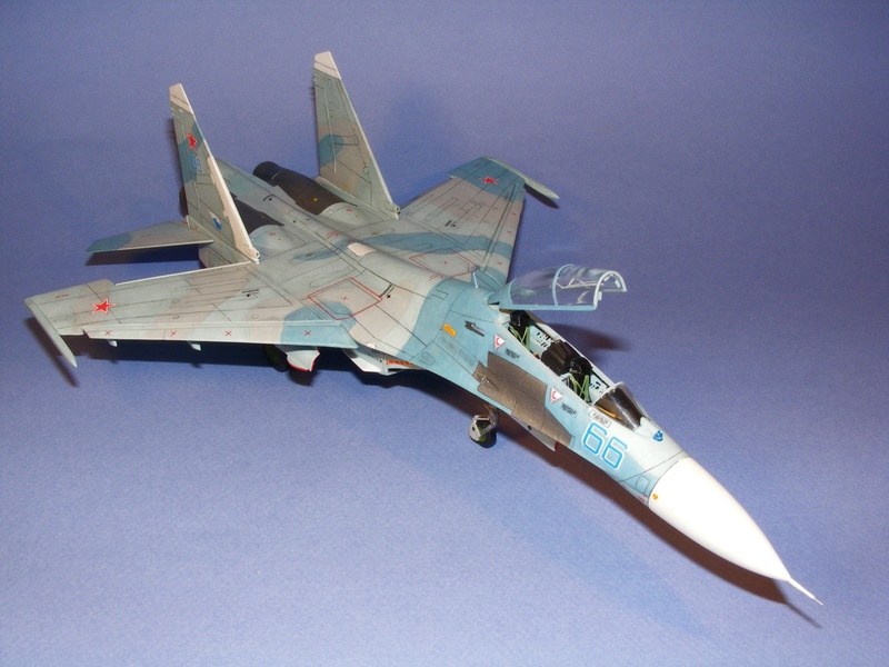 Sukhoi SU27 UB Flanker Heller au 1/72  fini Dscf1094