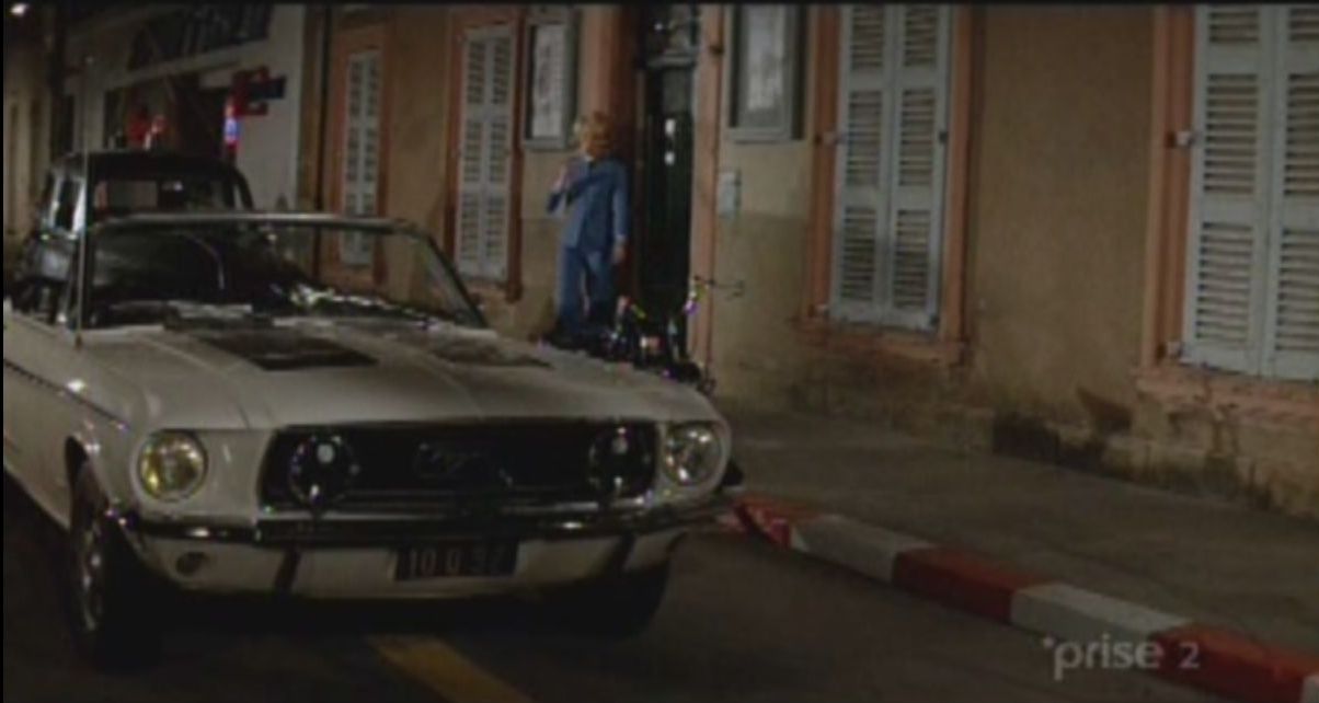 Mustang 1968 dans le film "Le gendarme se marie" Nouve112