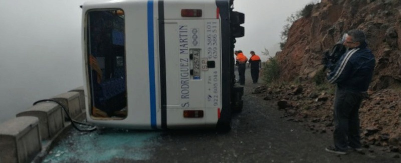 Bus with British tourists overturns in La Gomera Dud-x810