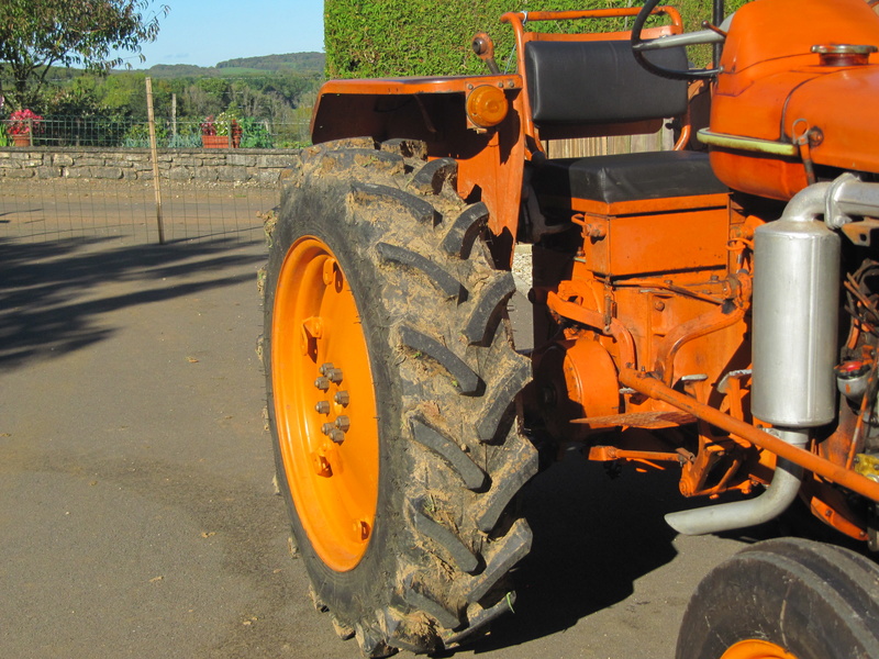 Vends tracteur Renault N 72 Img_2411