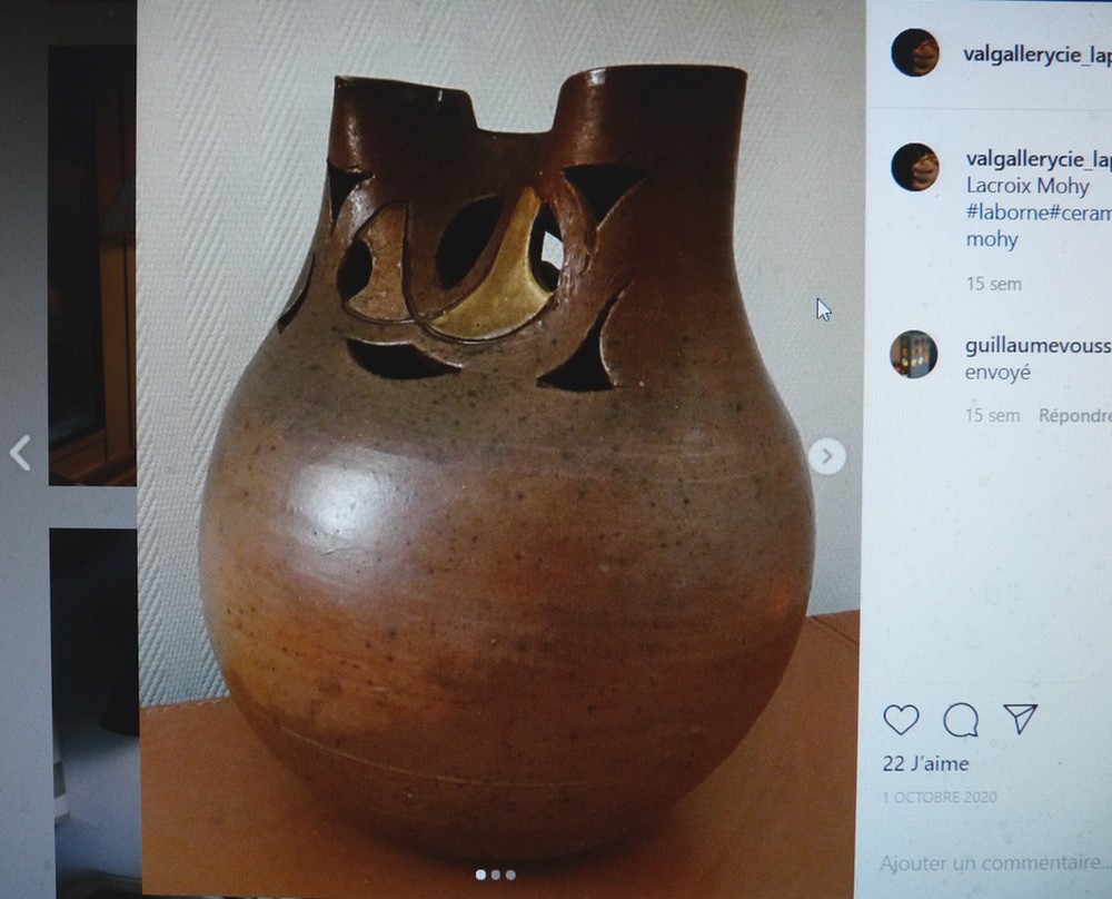 Mohy - Vase pichet en grès marron percé d'un trou - Monogramme insisé MAO ? -  Georges Martin à St Remèze ? P1450019
