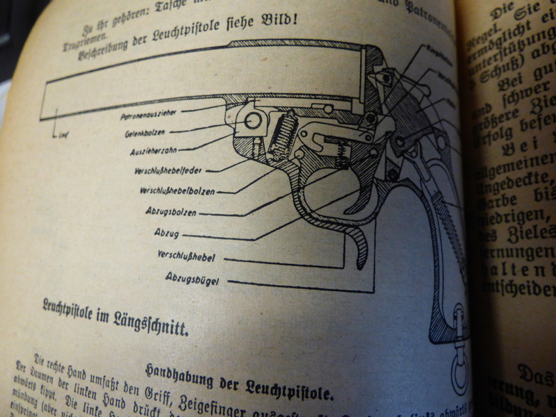 Livre d'instruction militaire allemand P1010541