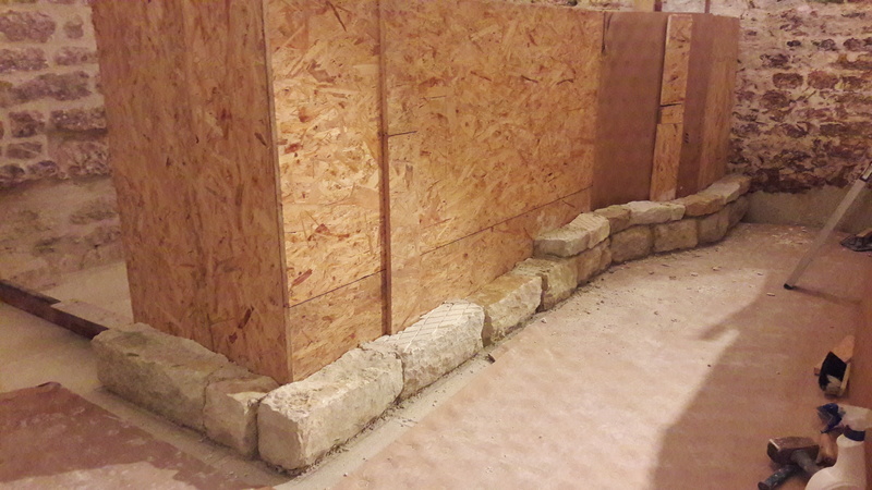 Construction d'un bar en pierre dans la cave 20180124