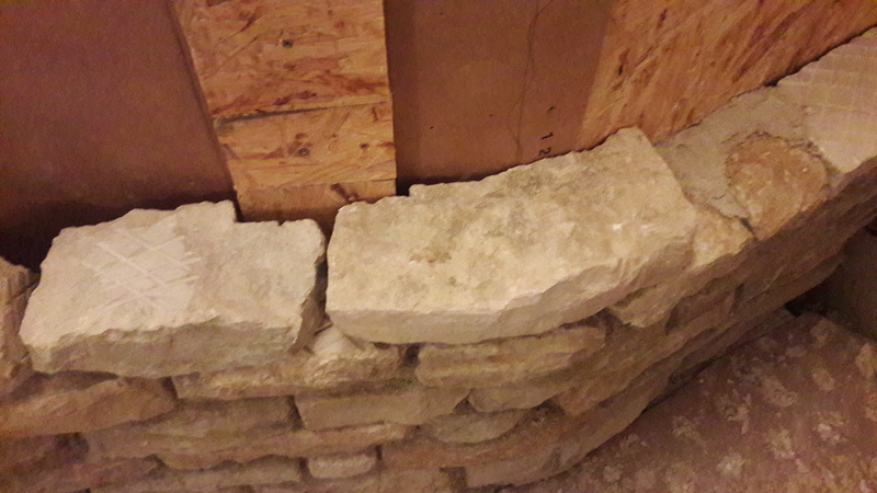 Construction d'un bar en pierre dans la cave 20180221