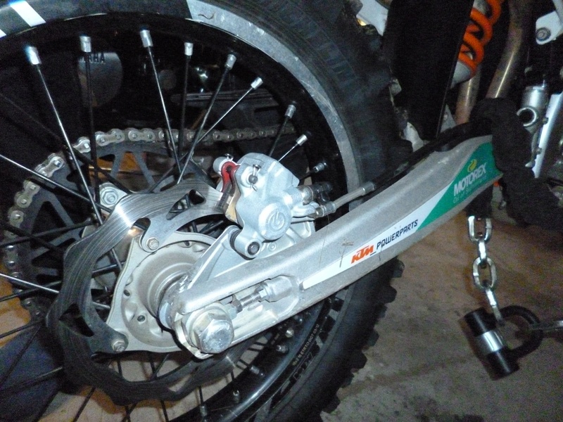 recherche maitre cylindre AR pour Ktm P1210610