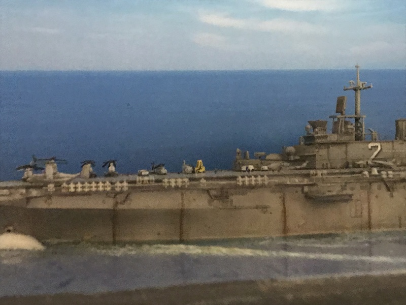 Uss Essex 1/700 hobby boss nouvelles photo le 02/03/18 avec fond ciel bleu mer calme  - Page 2 E1d4ea10