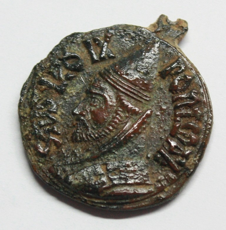 93. Trouvée en Alsace / Médaille ancienne commémorative du pape Léon IX Img_1211