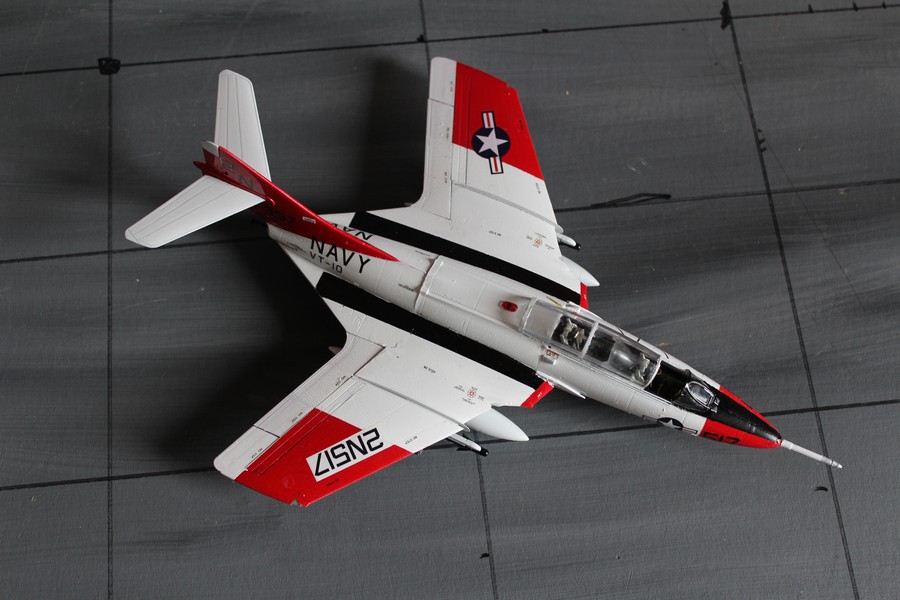 [Kitty Hawk] 1/48 - GRUMMAN TF-9 COUGAR Grumma19