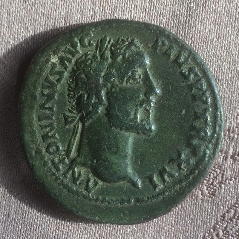 Etrange sesterce d’Antonin le Pieux 4914da10