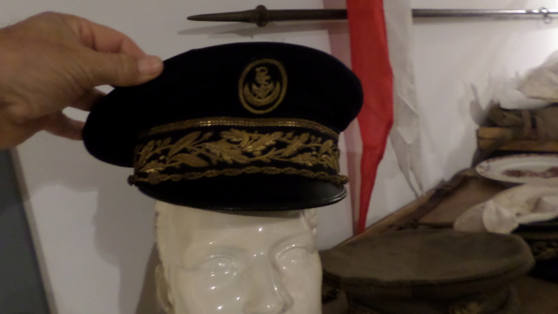 Une très belle casquette d'administrateur-adjoint des colonies Sam_4613