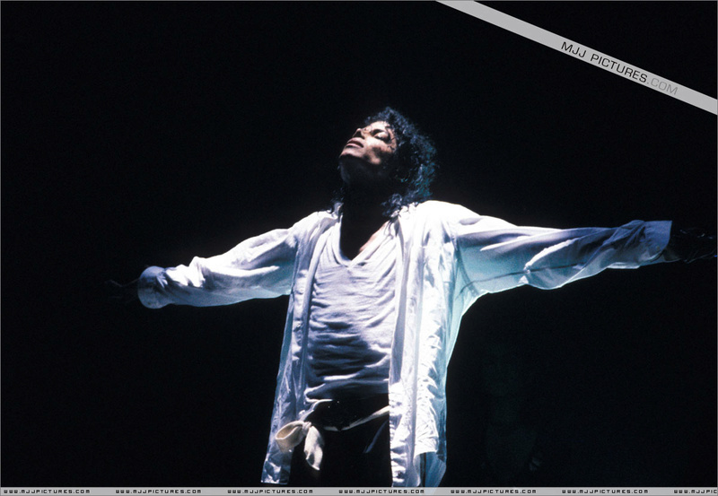tour - Bad World Tour Onstage- Man In The Mirror 002101