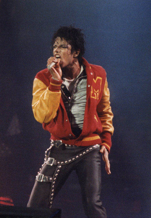 tour - Bad World Tour Onstage- Thriller 002104