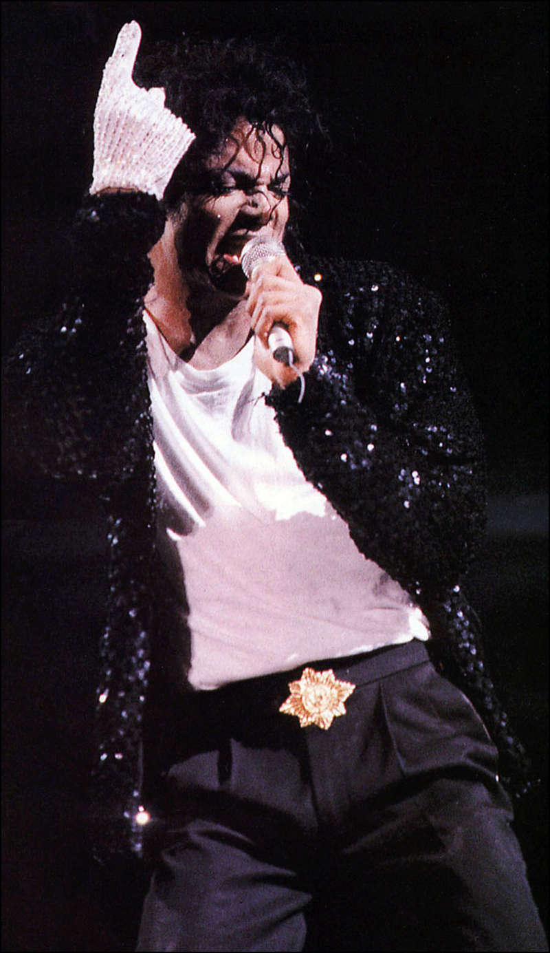 tour - Bad World Tour Onstage- Billie Jean - Shake Your Body (Down To The Ground) 00864