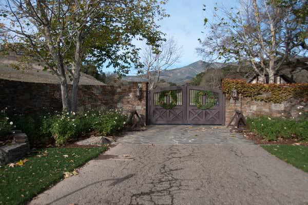 Neverland Front Gate 01-2611