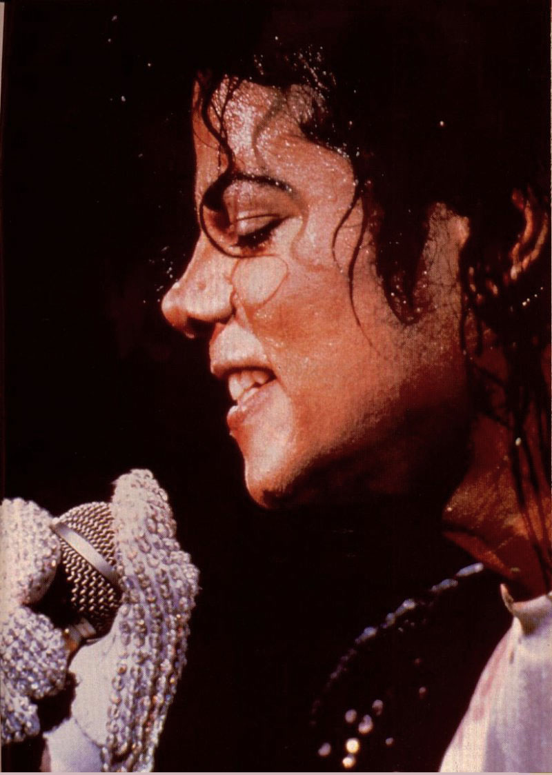 tour - Bad World Tour Onstage- Billie Jean - Shake Your Body (Down To The Ground) 01253