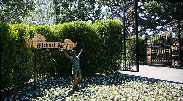 Inside Neverland Ranch 15-910