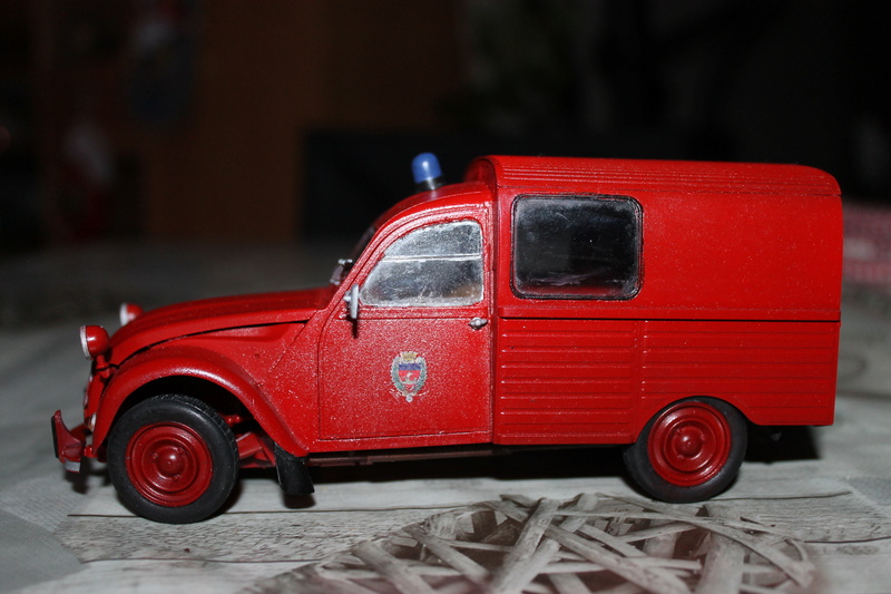 2cv fourgonnette véhicule feux de cheminée Pompiers de Paris suite et fin - Ebro 1/24 Img_5720