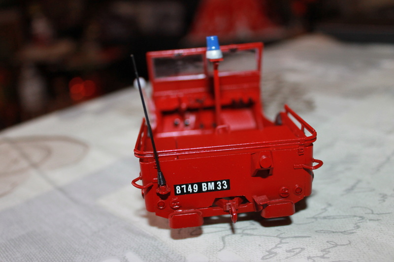 Jeep de liaison pompiers de la Gironde, kit Italeri 1/24 figurine Preiser Img_5823
