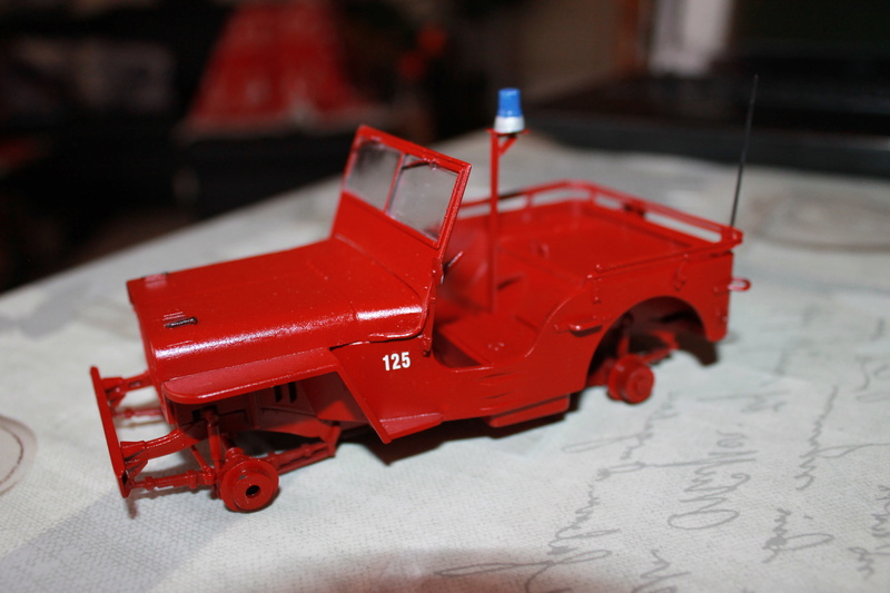 Jeep de liaison pompiers de la Gironde, kit Italeri 1/24 figurine Preiser Img_5827