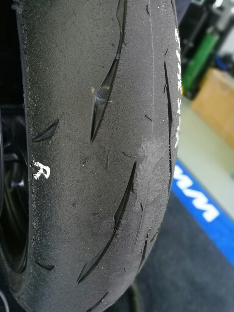 NEW - Bridgestone Battlax Racing R11 R11_mo11
