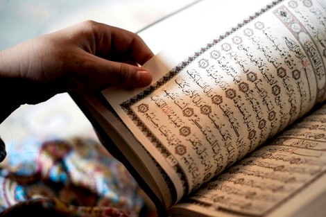 مسلمو فرنسا غاضبون بعد مطالبة 300 شخصية بينهم ساركوزي بحذف آيات من القرآن Files_71
