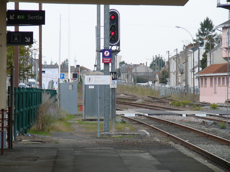 Gare de Thouars P1010340