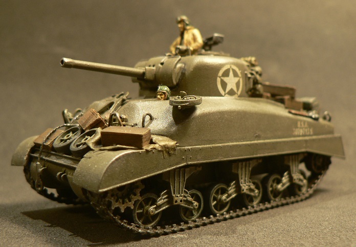 [Italeri] M4A1 Sherman 1-611